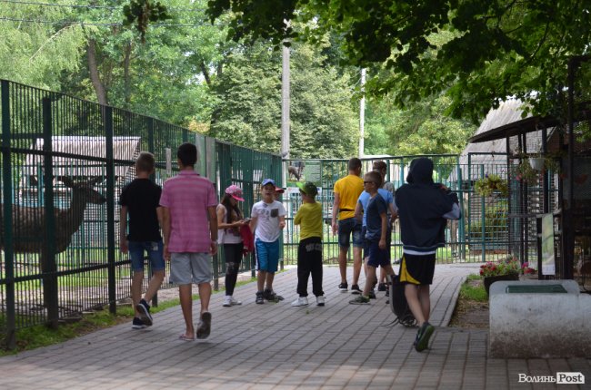 Дітям атовців влаштували екскурсію Луцьким зоопарком