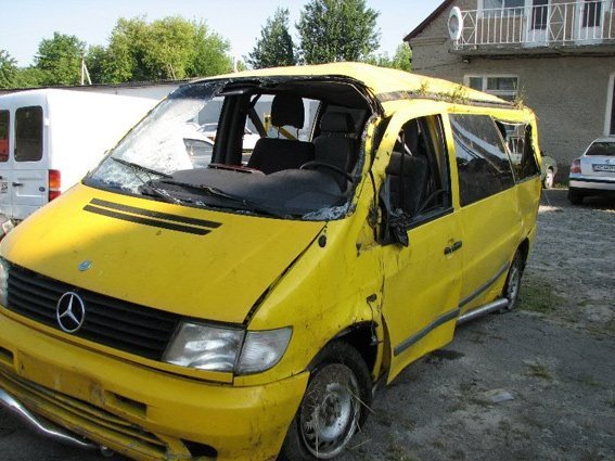 На Волині авто злетіло у кювет, водій загинув. ФОТО