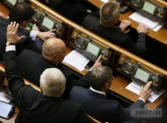 Верховна Рада 3 грудня: злий Азаров і безсила опозиція. ФОТО