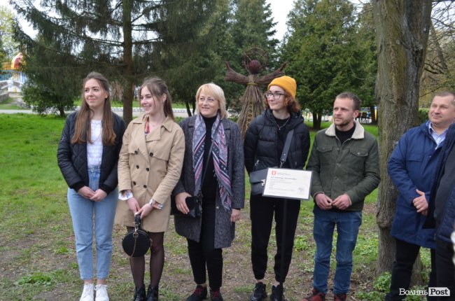 У луцькому парку «оселилися» велетенська риба, кінь і мавки. ФОТО