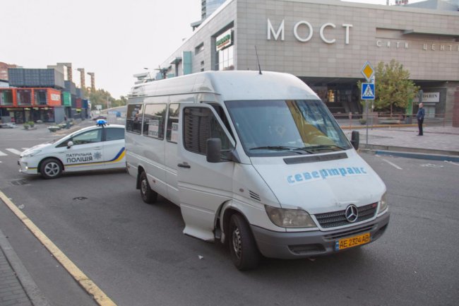 У Дніпрі дівчина випала з маршрутки