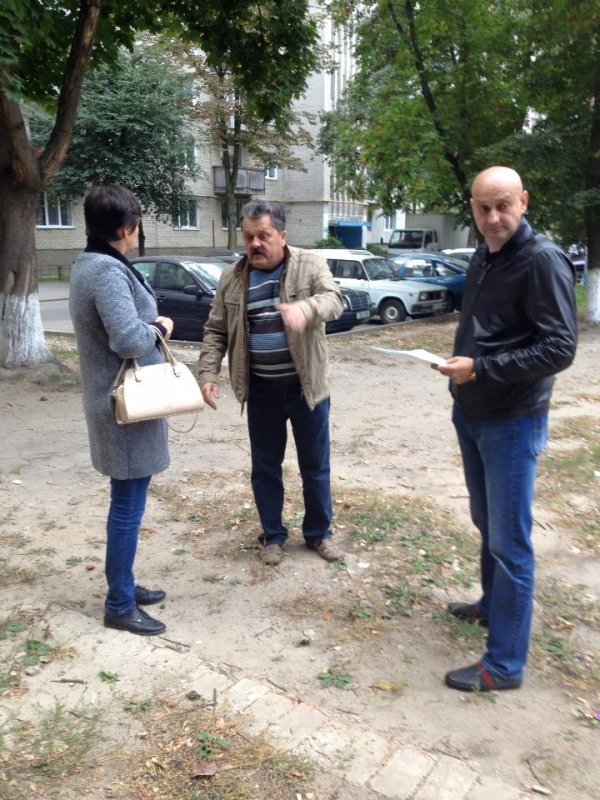 На ДПЗ у Луцьку деякі депутати встановлюють дитячі майданчики без виборів. ФОТО