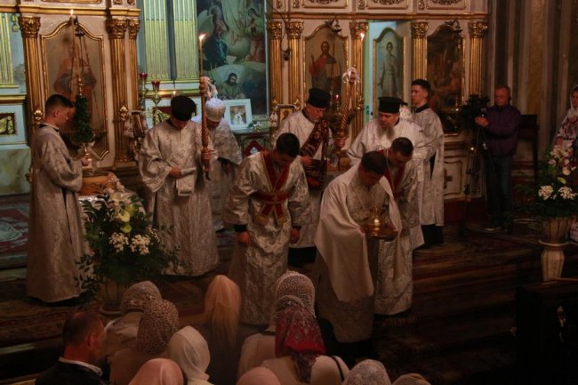 Великодня ніч у кафедральному соборі Луцька. ФОТОРЕПОРТАЖ