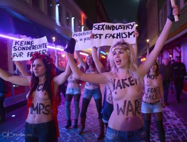 FEMEN провели акцію у кварталі проституток. ФОТО