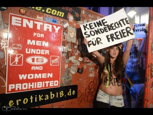 FEMEN провели акцію у кварталі проституток. ФОТО