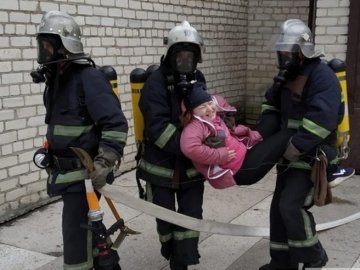 Волинські вогнеборці гасили «пожежу» в дитячому санаторії. ФОТО