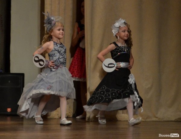 У Луцьку вибирали маленьких принца і принцесу. ФОТО