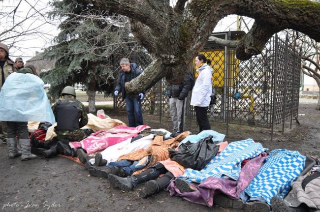 Церква, медики, тіла: священик з Волині показав трагічні кадри з протистояння на Майдані 5-річної давності