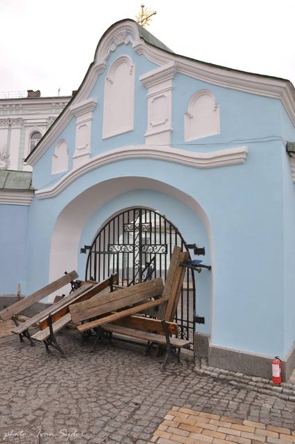 Церква, медики, тіла: священик з Волині показав трагічні кадри з протистояння на Майдані 5-річної давності