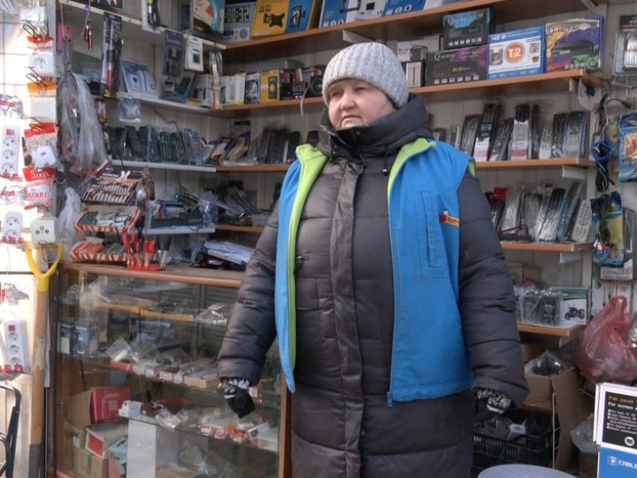 Як продавці на ринку у Луцьку рятувалися від морозів. ВІДЕО