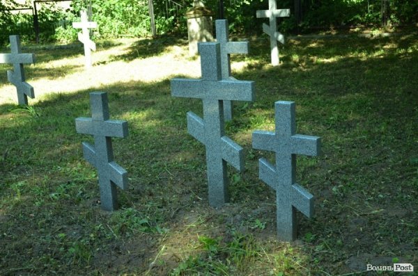 У Польщі молилися на могилах вбитих українців. ФОТО 