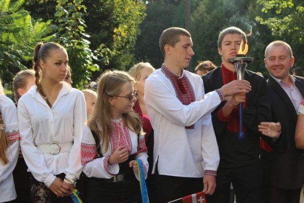 Міжнародна факельна естафета дісталася Луцька. ФОТО