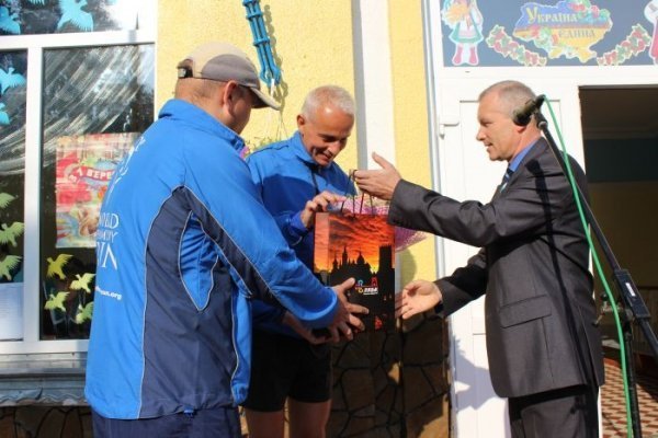  Міжнародна факельна естафета дісталася Луцька. ФОТО