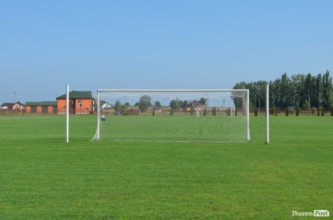 Прекрасне місце для занять спортом, - міністр оцінив стадіон у селі на Волині