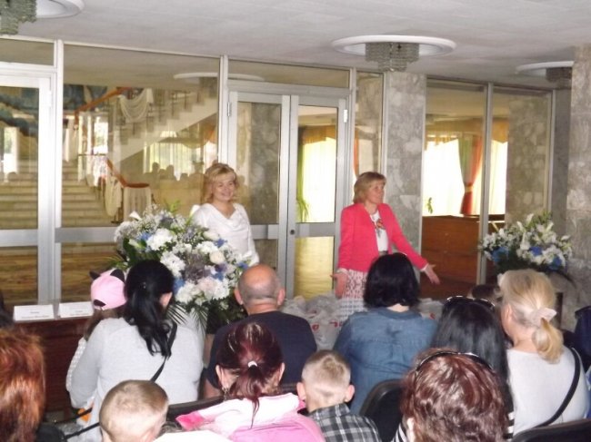 Луцьким родинам, які опинились у складних життєвих обставинах, вручили продуктові набори