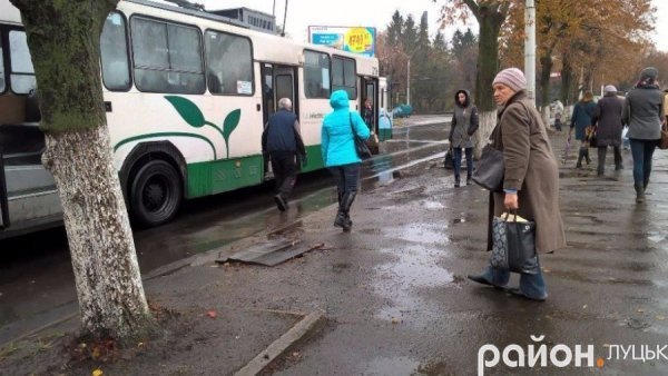 У Луцьку під час руху задимівся тролейбус