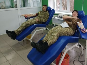 У Луцьку прикордонники здавали кров для поранених військових