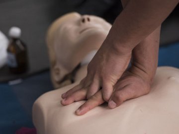 У луцькому джаз-клубі «Цитра» навчать рятувати людей до приїзду «швидкої»