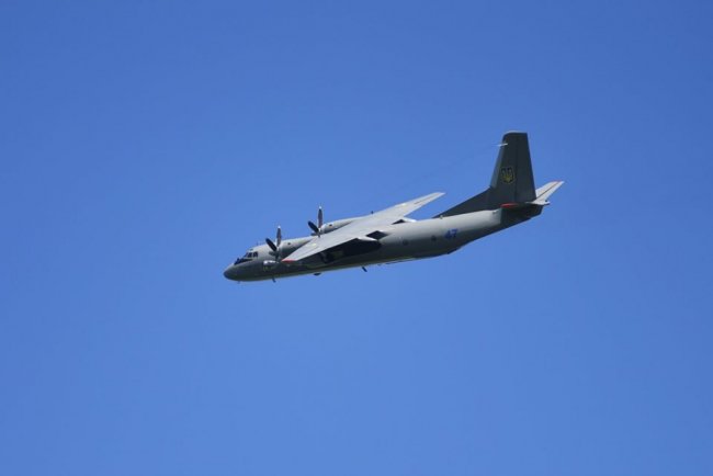 Повітряні піруети у небі над Волинню на світлинах місцевого фотографа