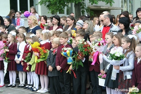 Останній дзвінок у луцькій школі №1. ФОТО