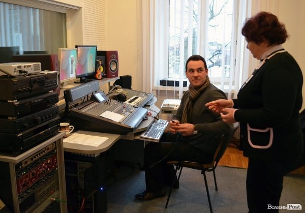 Головний звукорежисер радіо Андрій Жирнов і заступник гендиректора ВОДТРК Марія Андрушко