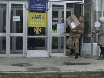 В луцькій бібліотеці зібрали допомогу бійцям на передову