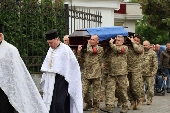 Луцьк - у скорботі: в останню дорогу провели Героя Володимира Чижука