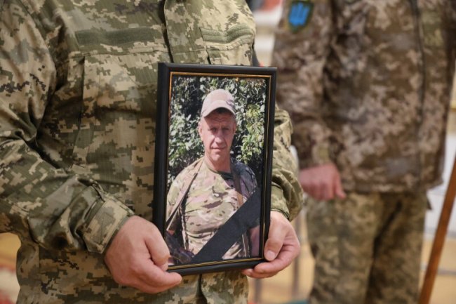 Луцьк - у скорботі: в останню дорогу провели Героя Володимира Чижука