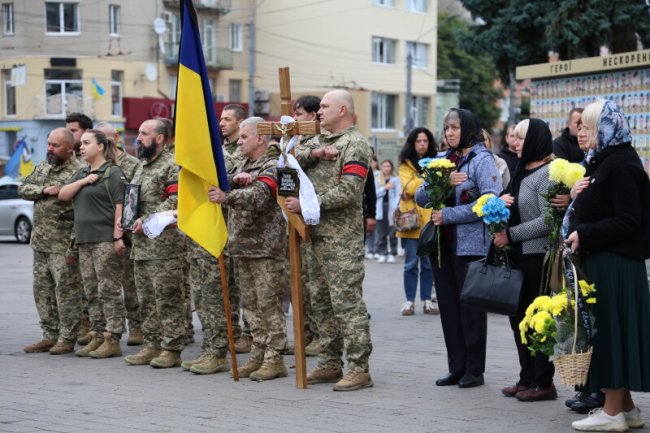 Луцьк - у скорботі: в останню дорогу провели Героя Володимира Чижука