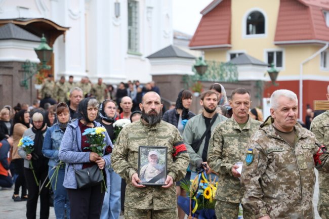 Луцьк - у скорботі: в останню дорогу провели Героя Володимира Чижука