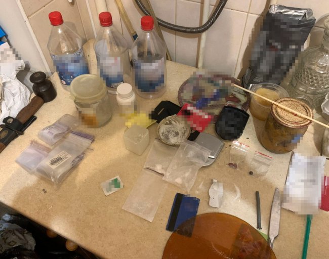 Виготовляли та збували амфетамін: двоє лучан організували у підвалі нарколабораторію