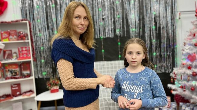 Волонтери у Луцьку безплатно робили зачіски дітям