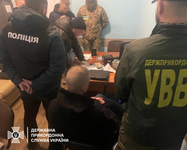 На Волині затримали чоловіка, який намагався підкупити прикордонника