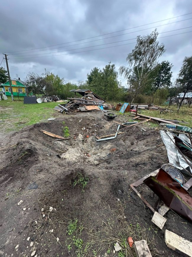 На будинок впав боєприпас з літака: на Волині постраждалій сім'ї збирають кошти