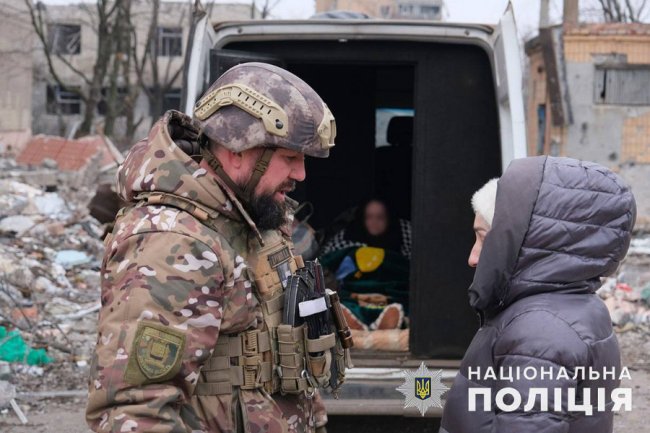 Як під землею у зруйнованому Вугледарі живуть люди: моторошні фото