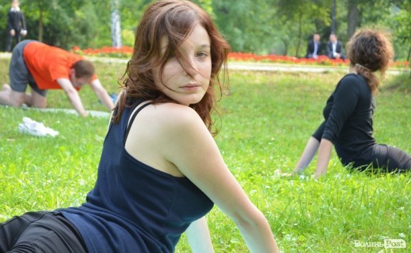 Осінь у Луцьку зустрічали йогою. ФОТО