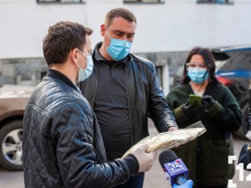 «Ці речі вкрай необхідні», – Олександр Дудар про захисні костюми від БФ «Патріоти Волині». ФОТО