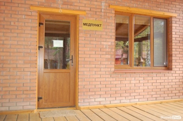 У будинку адміністрації є медпункт
