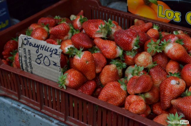 Полуниця по 80 гривень за кілограм 