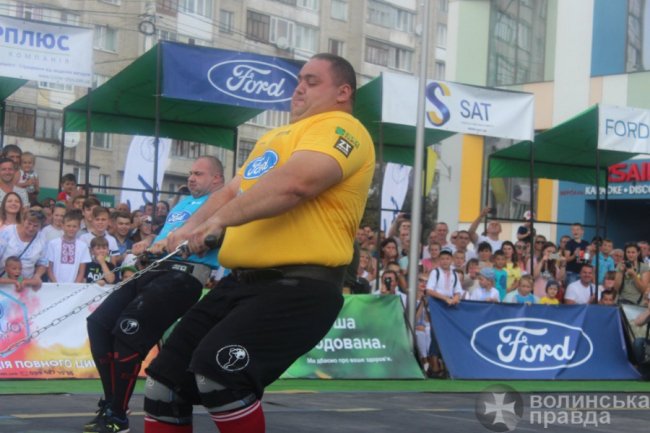 Збірна України зі стронгмену у Луцьку перемогла збірну Європи. ФОТО