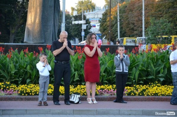 У центрі Луцька молилися за Україну.ФОТО