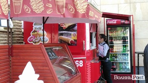 У центрі Луцька посеред дня обікрали «Кава вагончик»