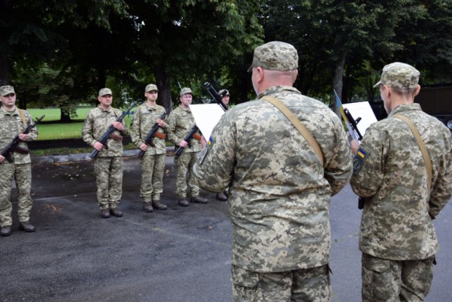 У Луцьку новобранці-прикордонники склали військову присягу