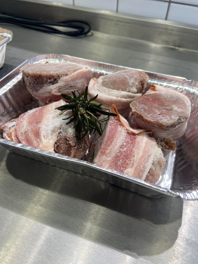 Новорічний стіл майже по-ресторанному – від нової торгової марки «Сам Удома»*