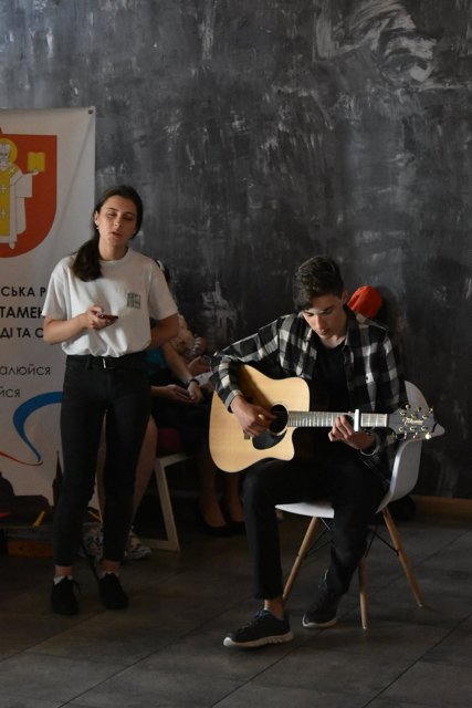 У Луцьку відбулась ретровечірка «Виведи бабусю в люди». ФОТО