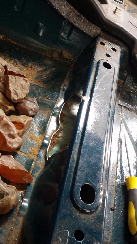 Волинянин намагався перевезти через кордон майже 4 кілограми бурштину. ФОТО