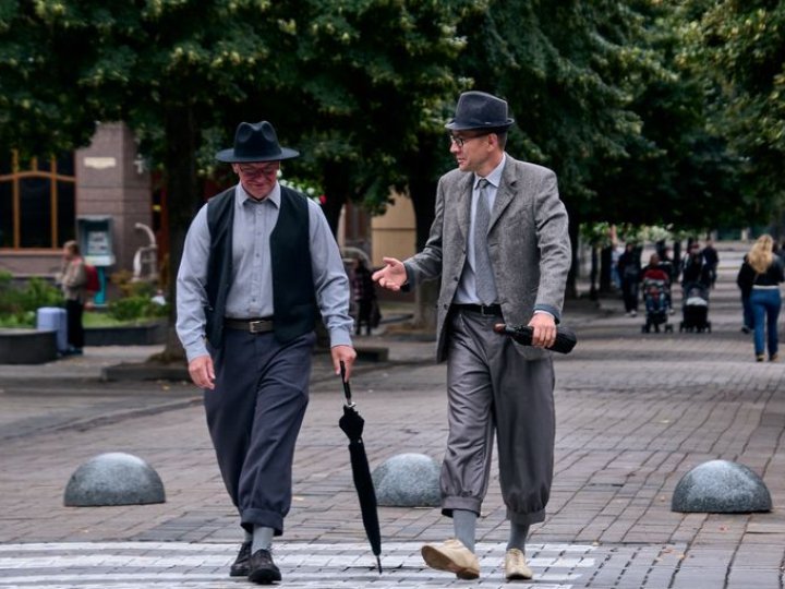 Перша театралізована екскурсія: як два файно вбрані пани у стилі 30-х років XX ст шпацерували вулицями Луцька