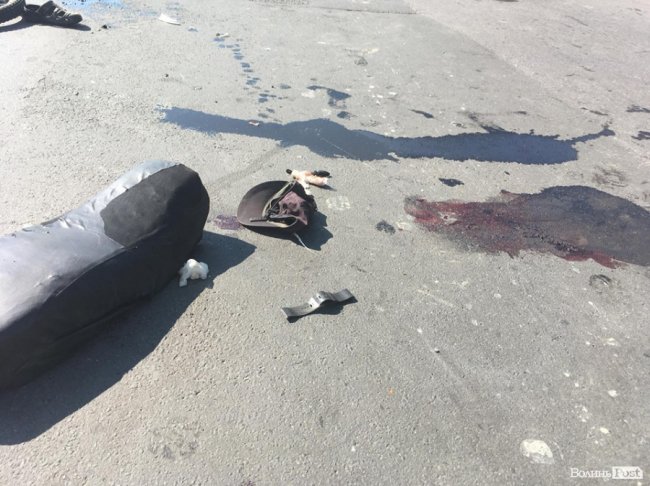 Моторошна аварія у Луцьку: троє на мопеді врізалися у Lanos. ФОТО