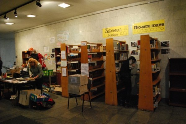 Майдан святкує. ФОТО