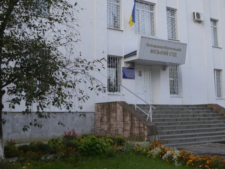 Вчителя і трьох безробітних волинян судили за перешкоджання роботі ТЦК